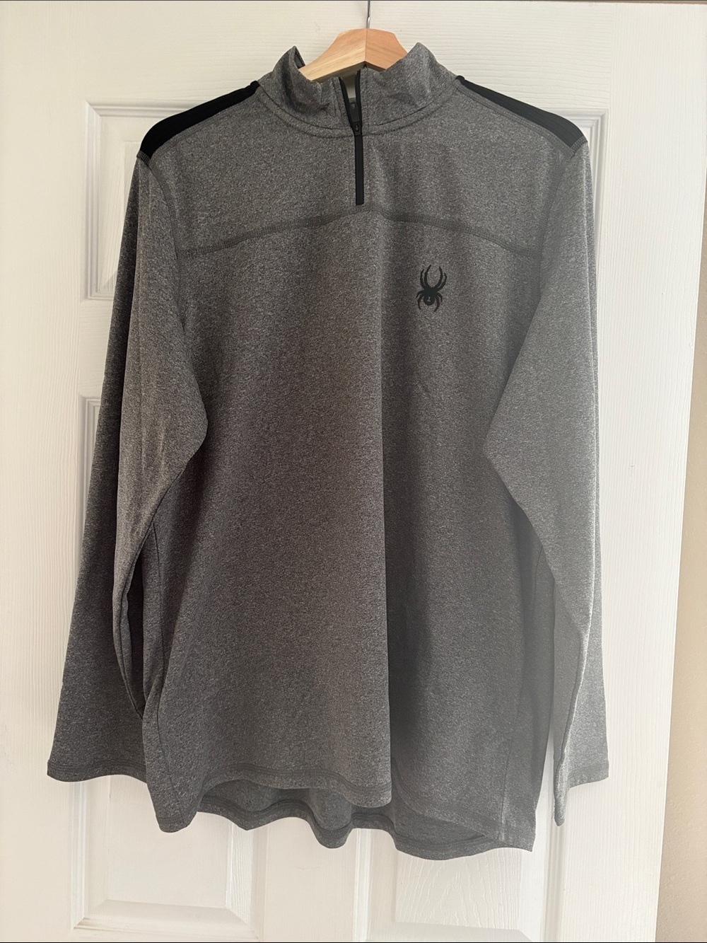 Spyder Heather Gray Quarter-Zip Pullover with Black Logo
Men’s Size: L